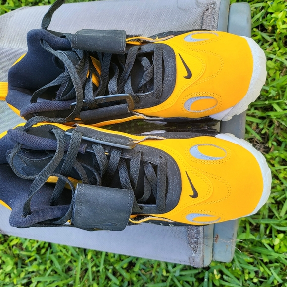 Nike Men's Yellow and Black Air Sneakers - Picture 7 of 10